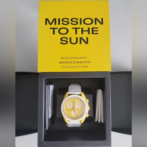 Omega X Swatch Bioceramic Moonswatch Mission to Sun - Picture 2 of 12